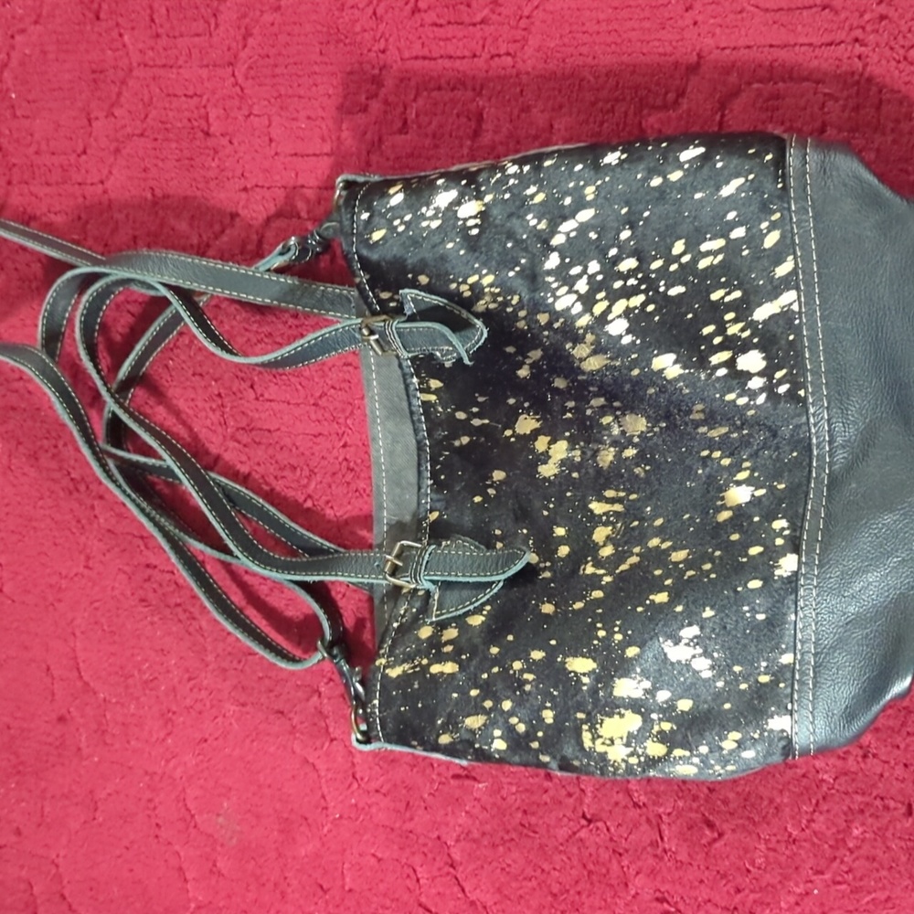 Myra bucket bag